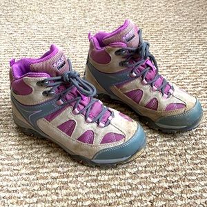Girls hiking boot